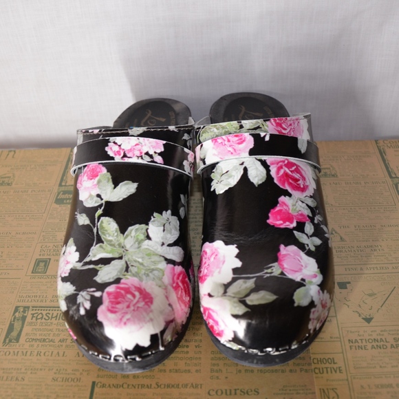 Lotta from Stockholm Women's Stylish Rose Clog - Picture 5 of 8